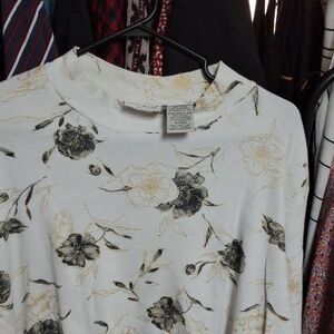 WHITE STAG woman with metallic gold flower stitch design